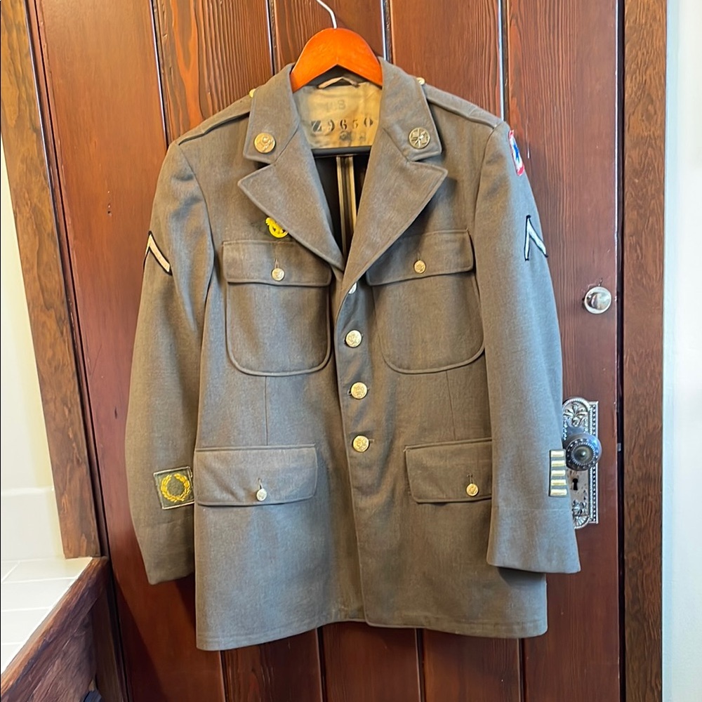 1940s US Army Wool Service Coat WWII WW2 Pins and Patches Included